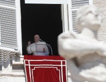 Francisco dirigió hoy la oración del Angelus en la Plaza de San Pedro, en el Vaticano. AP/G. Borgia