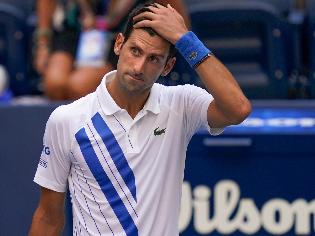  Descalifican a Djokovic del US Open por pelotazo contra jueza de línea