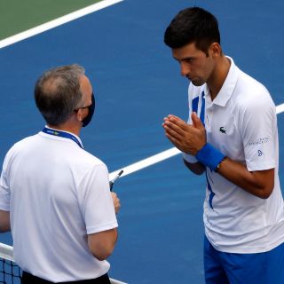 Djokovic dice sentirse "triste y vacío" tras descalificación del US Open