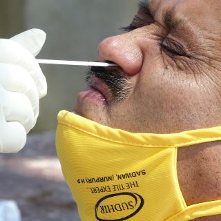 La pandemia roza 27 millones de casos globales y supera las 880 mil muertes