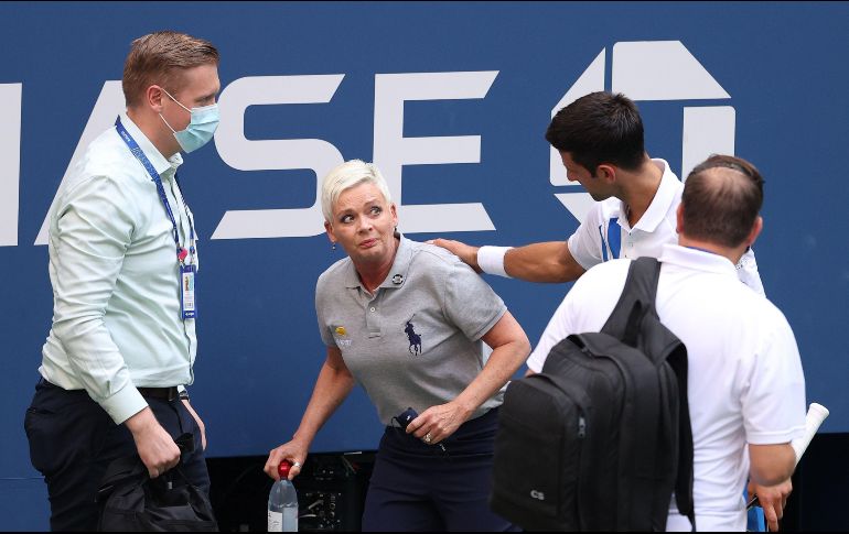 El domingo, el serbio fue expulsado del torneo por golpear con una pelota a la jueza de línea en la garganta cuando el juego estaba parado en los octavos de final ante el español Pablo Carreño. AFP
