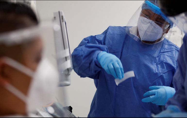 Manifiesta que su gobierno va domando la pandemia y pronto se saldrá de esta pesadilla y regresar a la normalidad. EFE / J. Méndez