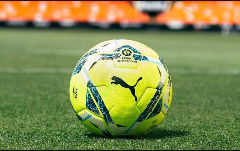 Debido a la pandemia de coronavirus y la paralización que  vivió el futbol alrededor del mundo, se permitió de manera provisional realizar cinco cambios en tres momentos del partido. FACEBOOK /LaLiga