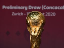 Los problemas de salud derivados de la pandemia, aunado a las restricciones de viaje impuestas en varios países, complicarían la disputa de los partidos internacionales, explica la FIFA. TWITTER / @FIFAWorldCup