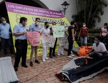 El pasado 23 de julio, el colectivo “Justicia al Sector Salud” se manifestó afuera de Casa Jalisco. EL INFORMADOR / ARCHIVO