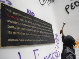 Feministas y madres de víctimas de abuso tomaron el edificio de la CNDH desde hace seis días. EFE / ARCHIVO