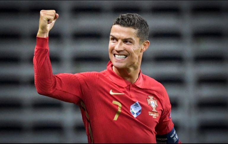 Ronaldo marcó su primer gol con la selección el 12 de junio de 2004, en el partido de inauguración de la Eurocopa, ante Grecia, a la postre vencedor. Tenía 19 años. EFE / J, Henriksson