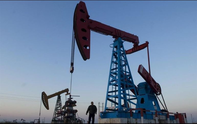 El martes, el petróleo cayó respectivamente 7.6% y 6.4% para ubicarse en su nivel más bajo desde junio. EFE/ARCHIVO