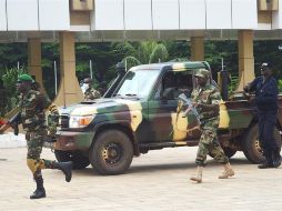 El nuevo material fue entregado hoy en el aeropuerto internacional de Bamako servirá para reforzar las capacidades de las FAMA en garantizar la seguridad de las personas y sus bienes. EFE / ARCHIVO