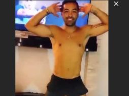 En sus estados de Instagram, Fabián luce su torso desnudo mientras baila. ESPECIAL