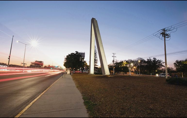 “Dos monolitos de concreto”. La escultura de Francisco Ugarte, ubicada en Periférico y Avenida Tabachines, será inaugurada el lunes 14 de septiembre a las 12:00 horas. El evento será público. CORTESÍA