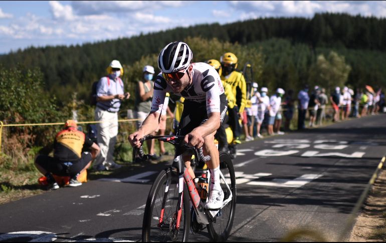 El suizo culmina una audaz fuga en un ascenso que nunca había sido recorrido y se muestra como una promisoria figura del ciclismo. AFP / M. Bertorello