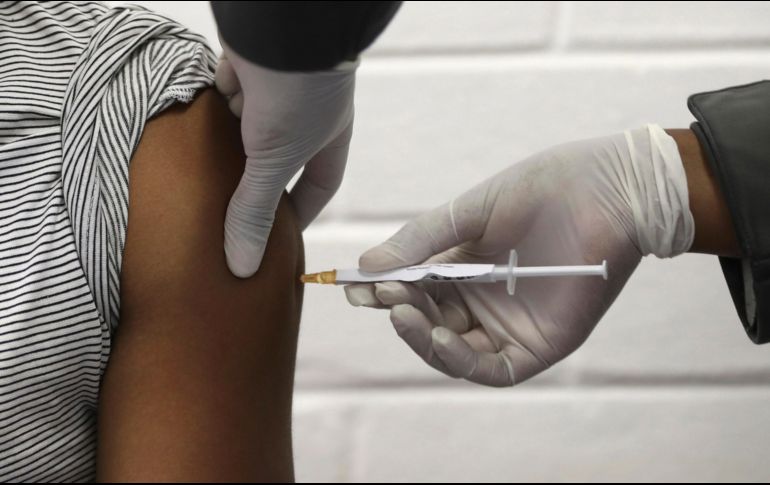 El director de Emergencias Sanitarias de la OMS, Mike Ryan, agrega que la búsqueda de una vacuna 