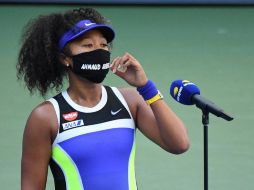 Naomi Osaka luce un tapabocas con el nombre de Ahmaud Arbery, quien murió por disparos de la policía en febrero de este año. Reuters