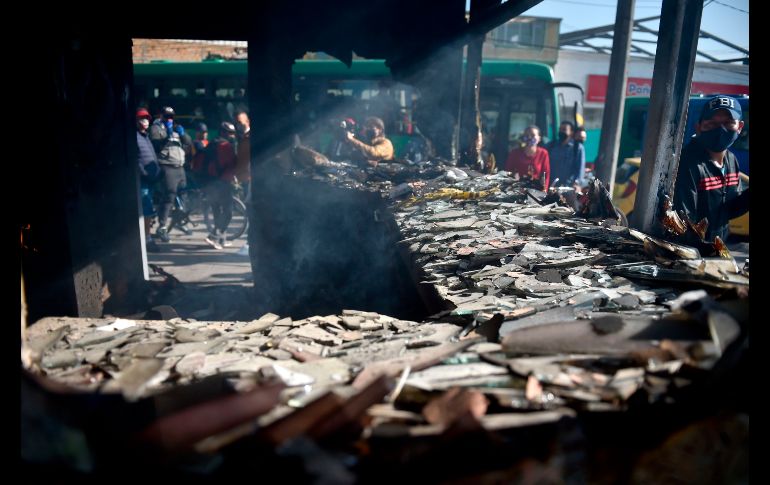 Así quedó una caseta del Centro de Atención Inmediata (CAI) La Gaitana de la Policía en la localidad de Suba. AFP/R. Arboleda