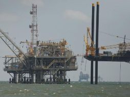 El barril de petróleo WTI para entrega en octubre perdió un 2% a 37.30 dólares, mientras que el Brent cayó un 1.79 por ciento. EFE/ARCHIVO