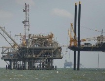 El barril de petróleo WTI para entrega en octubre perdió un 2% a 37.30 dólares, mientras que el Brent cayó un 1.79 por ciento. EFE/ARCHIVO