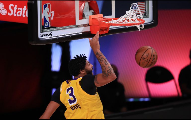 Anthony Davis fue el mejor anotador de los Lakers con 29 puntos. AFP/M. Reaves