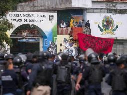 Los policías fueron agredidos por los estudiantes de la Escuela Normal Rural 