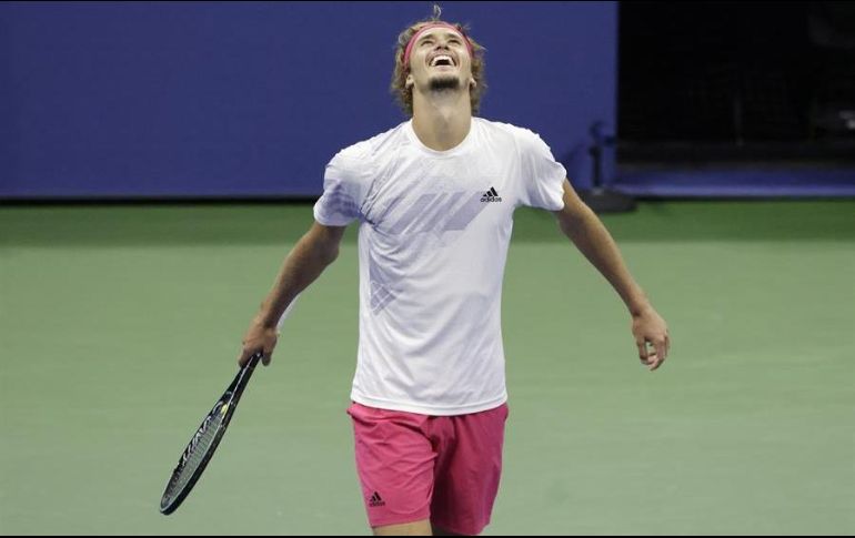 Alexander Zverev reacciona con júbilo tras su victoria. EFE/J. Szenes