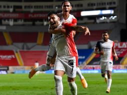 Alexis Vega y Uriel Antuna festejan el gol del triunfo. IMAGO 7/S. Laureano