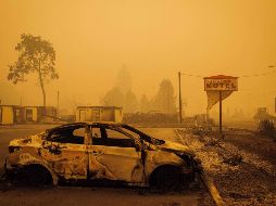 Vehículos consumidos por el fuego en Gates, Oregón. AFP/K. Elsesser