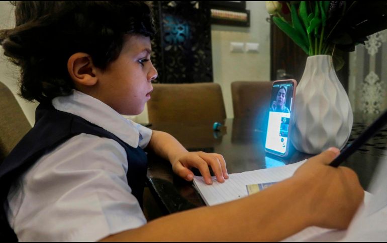 Los interesados pueden llevar dispositivos, ratones y audífonos, al plantel, en calzada de los Fresnos 49, en Ciudad Granja, Zapopan. AFP/A. Hams