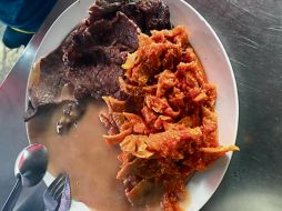 Chilaquiles con carne asada. ESPECIAL