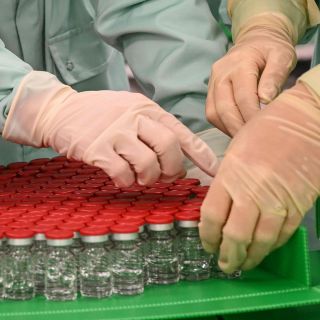 Oxford reanudará ensayos de su vacuna contra el COVID-19