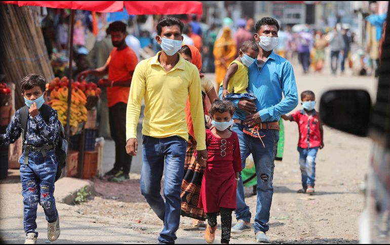 La región de Asia oriental y del Sur ha notificado ya cerca de 5.3 millones de infecciones, de las cuales 4.6 corresponden a India, donde el coronavirus se sigue expandiendo de forma exponencial. AP / C. Anand