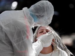 En total han fallecido 30 mil 910 personas por coronavirus desde el inicio de la epidemia en Francia. EFE/G. Horcajuelo