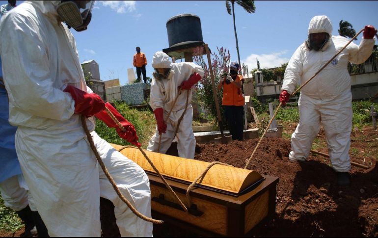 Marko Cortés critica que el gobierno de Andrés Manuel López Obrador prefiera seguir echando culpas antes de reconocer sus errores y corregir para atender la pandemia. AFP/ARCHIVO