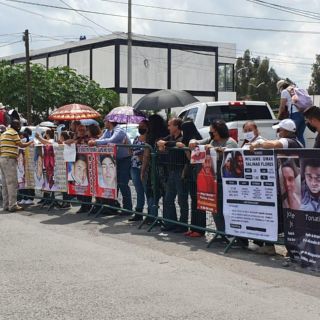 En visita de López Obrador, familiares de desaparecidos exigen atención dentro de Jalisco