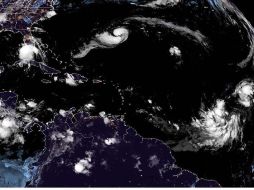 “Paulette” se mueve hacia el oeste-noroeste con una velocidad de cerca de 22 km/h. EFE / NHC