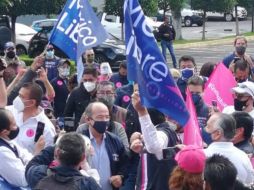 Calderón acudió a las instalaciones del INE para presentar su impugnación y conseguir que se les considere partido político. TWITTER /@Gro_LIBRE