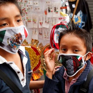 Cubrebocas dan un respiro a las ventas por el mes patrio