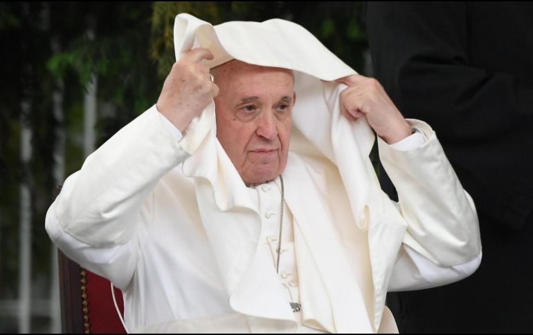 Comúnmente, el Papa se reúne sin máscara con sus interlocutores, que vienen a visitarlo al palacio episcopal. EFE / ARCHIVO