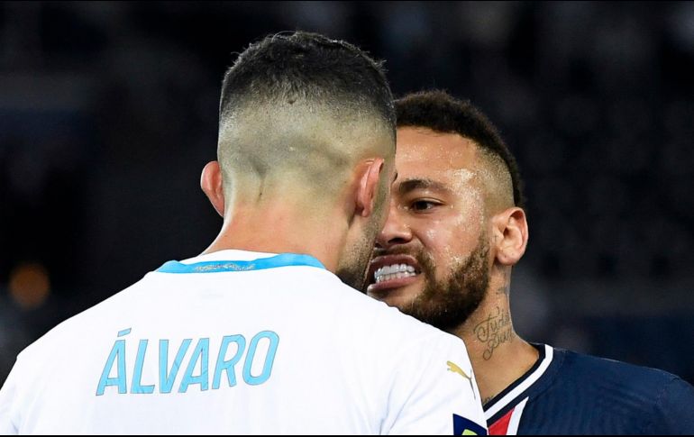 Neymar se quejó del defensa español Álvaro González, quien le habría dicho comentarios racistas en el partido ante Marsella. EFE / J. De Rosa