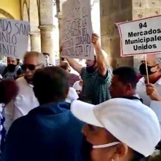 Comerciantes protestan contra plan de regularización de mercados en Guadalajara