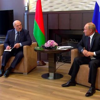 Putin intenta salvar al presidente de Bielorrusia con apoyo a reformas y créditos bancarios