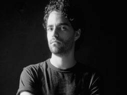 PROPUESTA. Andrés Elvira interpreta a “Alex”, que hace un recorrido por la infancia.