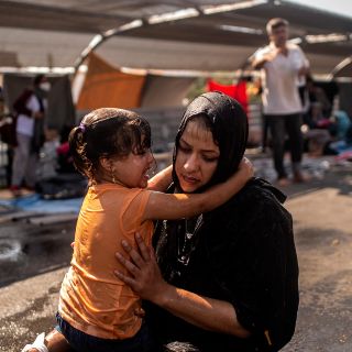 Detienen a cinco migrantes por el incendio del campo de refugiados en Grecia