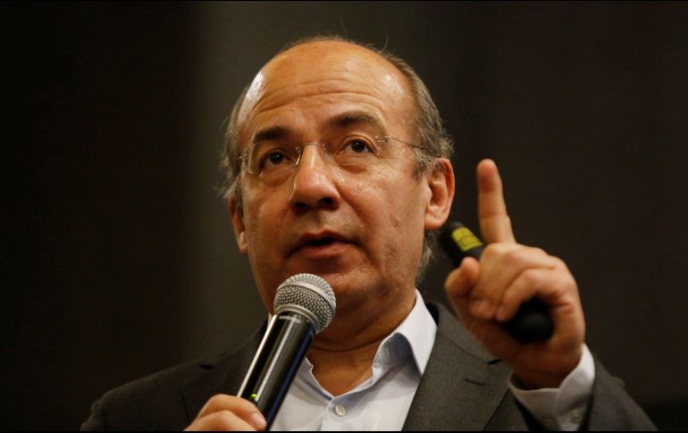 AMLO envió al Senado la solicitud formal de consulta popular para enjuiciar a los últimos cinco ex presidentes, entre ellos, a Felipe Calderón. EFE / ARCHIVO