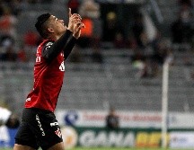 El zaguero se dice motivado y convencido de haber superado al cien por ciento su lesión, pero sabe que no será sencillo adueñarse de un puesto en el equipo de Diego Cocca. AFP / ARCHIVO