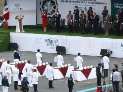 AMLO entrega presea "Miguel Hidalgo" a profesionales de la Salud