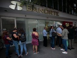 Para la seguridad al exterior del banco, se plantea aumentar la vigilancia perimetral de las sucursales en los días de mayor afluencia. EL INFORMADOR/ARCHIVO