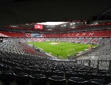 El equipo confiaba en abrir las puertas para siete mil 500 hinchas en la Allianz Arena para enfrentar Schalke el viernes. AFP / ARCHIVO