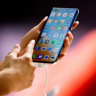 Hacienda defiende el aumentar precios por telefonía e Internet