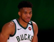 La estrella de los Bucks de Milwaukee promedió esta temporada 29.5 puntos, 13.6 rebotes y 5.6 asistencias por partido. AFP / ARCHIVO