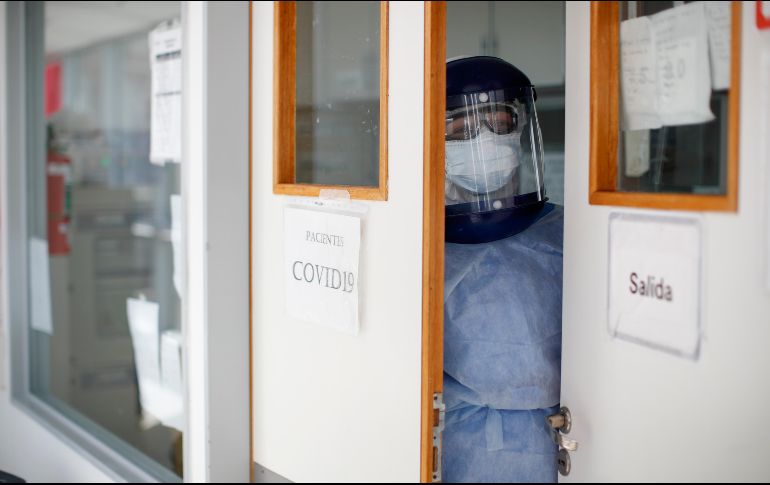 En el último mes se presentaron 185 contagios entre trabajadores de la salud. AP/N. Pisarenko